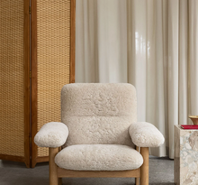 Load image into Gallery viewer, BRASILIA LOUNGE CHAIR - NATURAL SHEEPSKIN