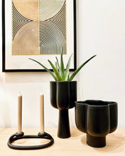 Load image into Gallery viewer, QUATREFOIL VASE - TALL BLACK