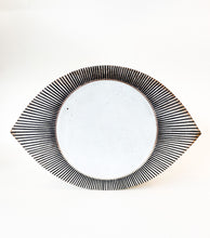 Load image into Gallery viewer, WHITE EYE