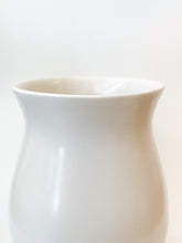Load image into Gallery viewer, TEDDY VASE