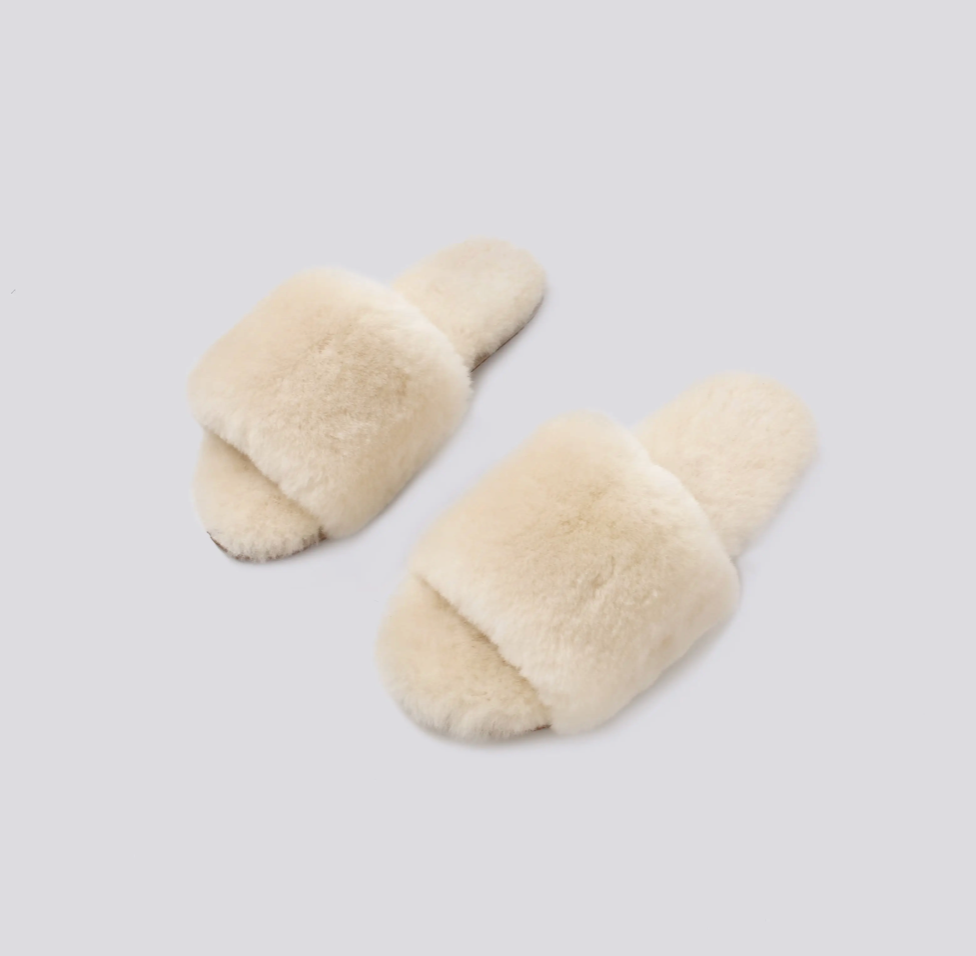 Cream fuzzy discount slippers