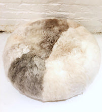 Load image into Gallery viewer, SHEARLING POUF
