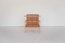 Load image into Gallery viewer, OAK & LEATHER LOUNGE CHAIR - CARAMEL