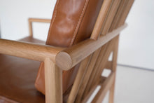 Load image into Gallery viewer, OAK & LEATHER LOUNGE CHAIR - CARAMEL