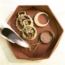 Load image into Gallery viewer, FACETED WALNUT TRAY