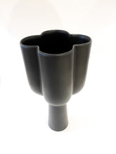 Load image into Gallery viewer, QUATREFOIL VASE - TALL BLACK