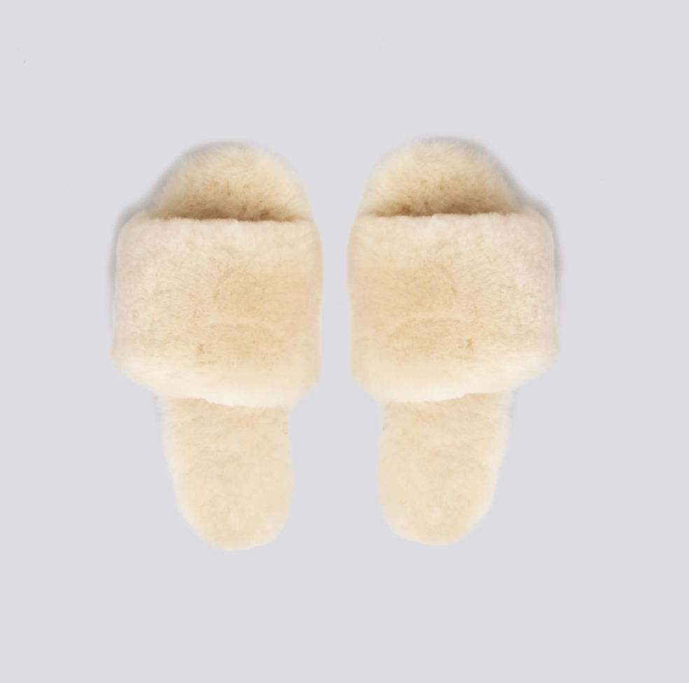 Cream outlet fuzzy slippers