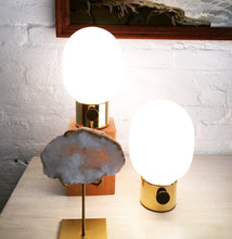 Load image into Gallery viewer, METALLIC TABLE LAMP